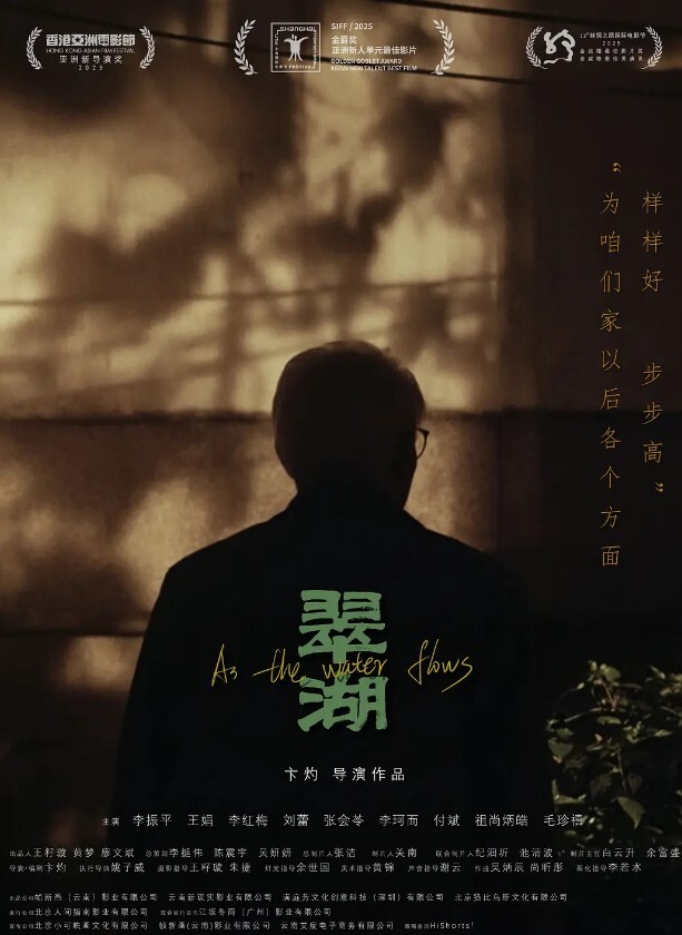 疯狂露出_无内大胆游走在街头 - 甜蜜桃源